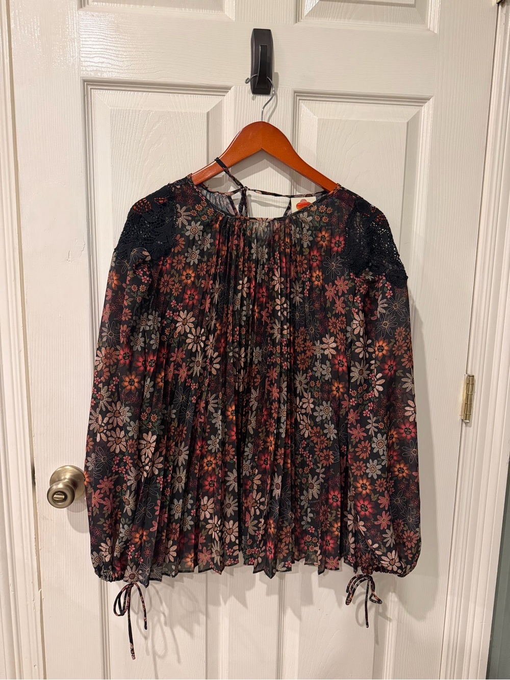 FARM Rio Black Floral Pleated Tie-Cuff Blouse